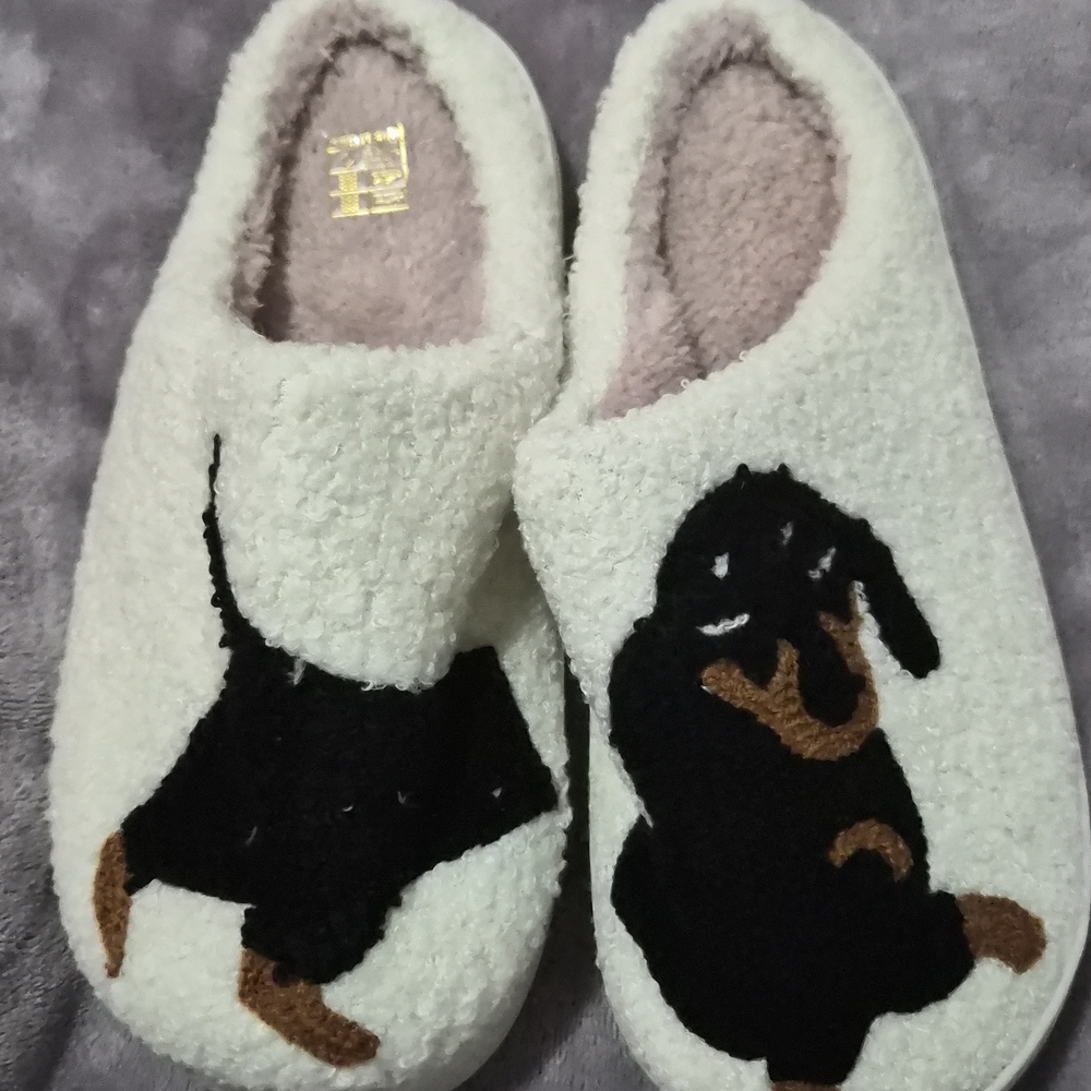 Weiner Dog-Themed Slippers - Cream and Black